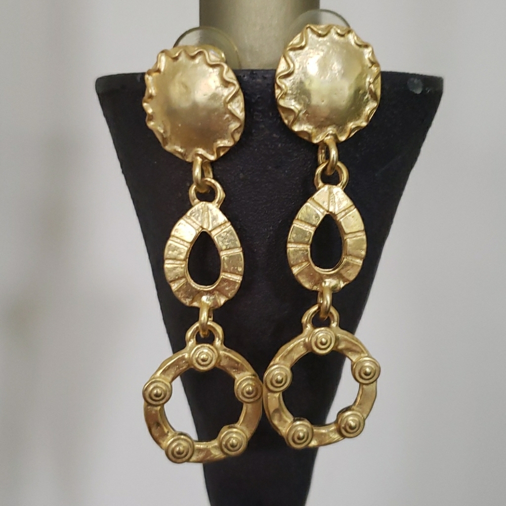 VTG Gold tone dangling earrings - Picture 2 of 5